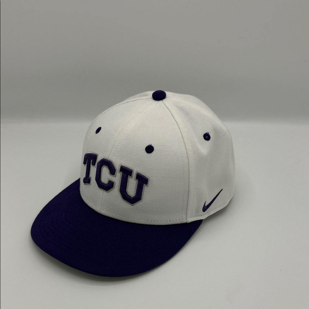 Nike OnField TCU White and Purple Baseball Cap size 54.9cm Like New 100% polyest